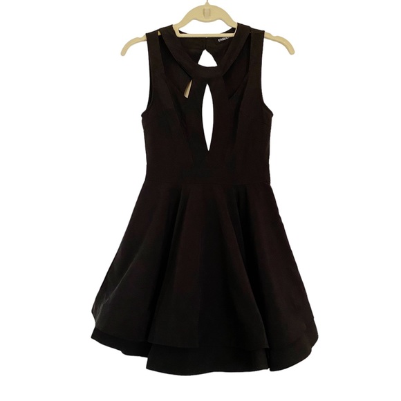 ETIQUETTE deep V-Neck open back cut out flare mini dress black size S - Picture 3 of 9